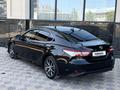 Toyota Camry 2021 года за 15 800 000 тг. в Шымкент – фото 5