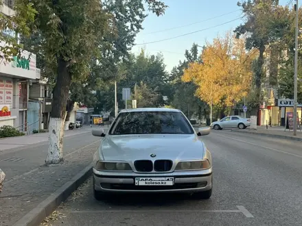 BMW 528 1999 года за 3 300 000 тг. в Шымкент