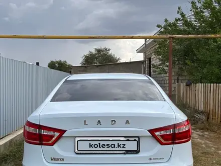 ВАЗ (Lada) Vesta 2018 года за 4 300 000 тг. в Атырау – фото 2