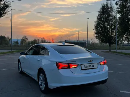 Chevrolet Malibu 2021 года за 7 900 000 тг. в Алматы – фото 2