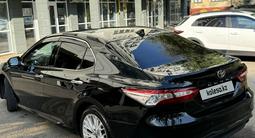 Toyota Camry 2020 года за 13 600 000 тг. в Алматы – фото 4