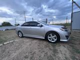 Toyota Camry 2014 года за 5 800 000 тг. в Уральск – фото 2