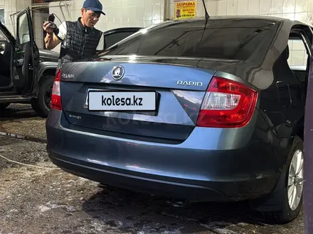 Skoda Rapid 2014 года за 3 500 000 тг. в Астана – фото 2