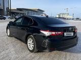 Toyota Camry 2018 года за 11 200 000 тг. в Астана – фото 3