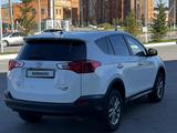 Toyota RAV4 2015 годаүшін9 600 000 тг. в Петропавловск – фото 4