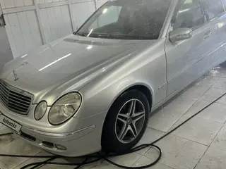 Mercedes-Benz E 320