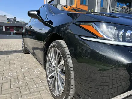Lexus ES 250 2021 года за 25 700 000 тг. в Алматы – фото 4