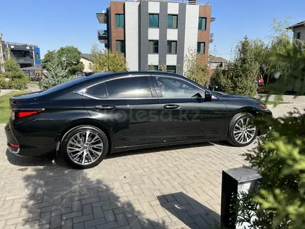 Lexus ES 250 2021 года за 25 700 000 тг. в Алматы