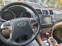 Toyota Highlander 2012 года за 11 000 000 тг. в Атырау