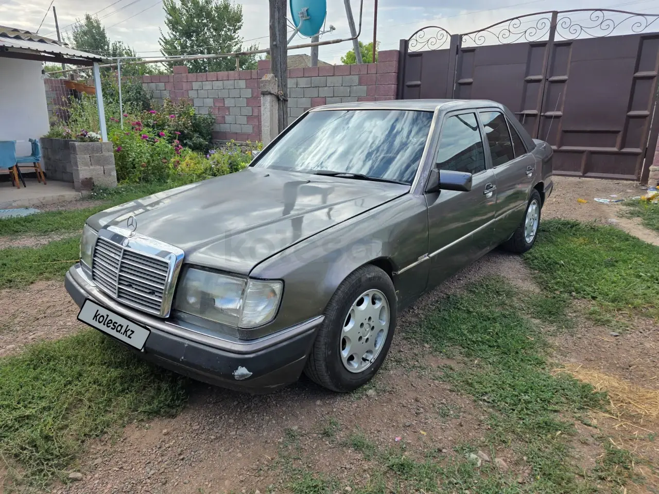 Mercedes-Benz E-Class, 1993