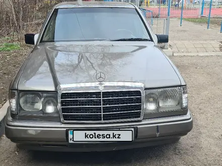 Mercedes-Benz E 230 1991 года за 1 700 000 тг. в Караганда – фото 2