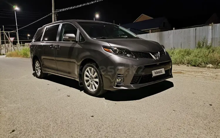 Toyota Sienna 2017 годаүшін9 000 000 тг. в Атырау