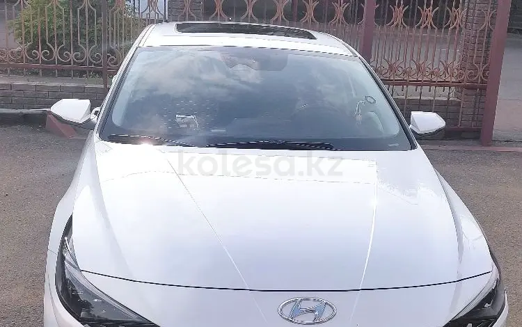 Hyundai Elantra 2023 годаfor13 000 000 тг. в Экибастуз