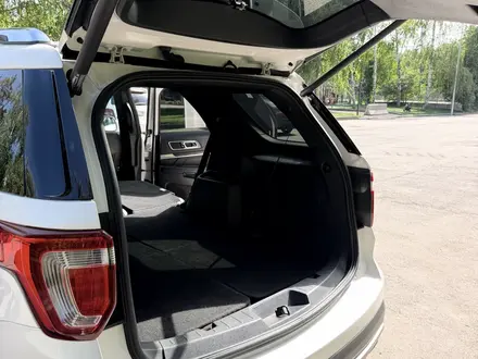 Ford Explorer 2017 года за 13 300 000 тг. в Алматы – фото 17
