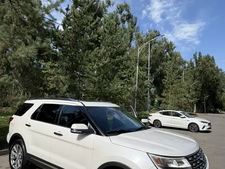Ford Explorer 2017 года за 13 300 000 тг. в Алматы – фото 3