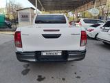 Toyota Hilux 2018 года за 13 700 000 тг. в Алматы – фото 4