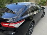 Toyota Camry 2021 года за 15 000 000 тг. в Атырау – фото 4