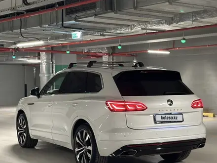 Volkswagen Touareg 2019 года за 29 500 000 тг. в Астана – фото 2