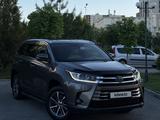 Toyota Highlander 2018 года за 16 500 000 тг. в Шымкент – фото 2
