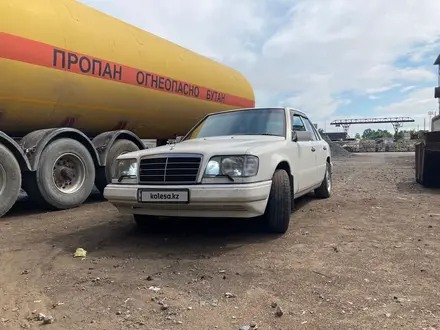 Mercedes-Benz E 220 1994 года за 2 500 000 тг. в Павлодар