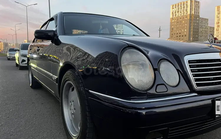 Mercedes-Benz E 320 1999 годаfor2 600 000 тг. в Астана