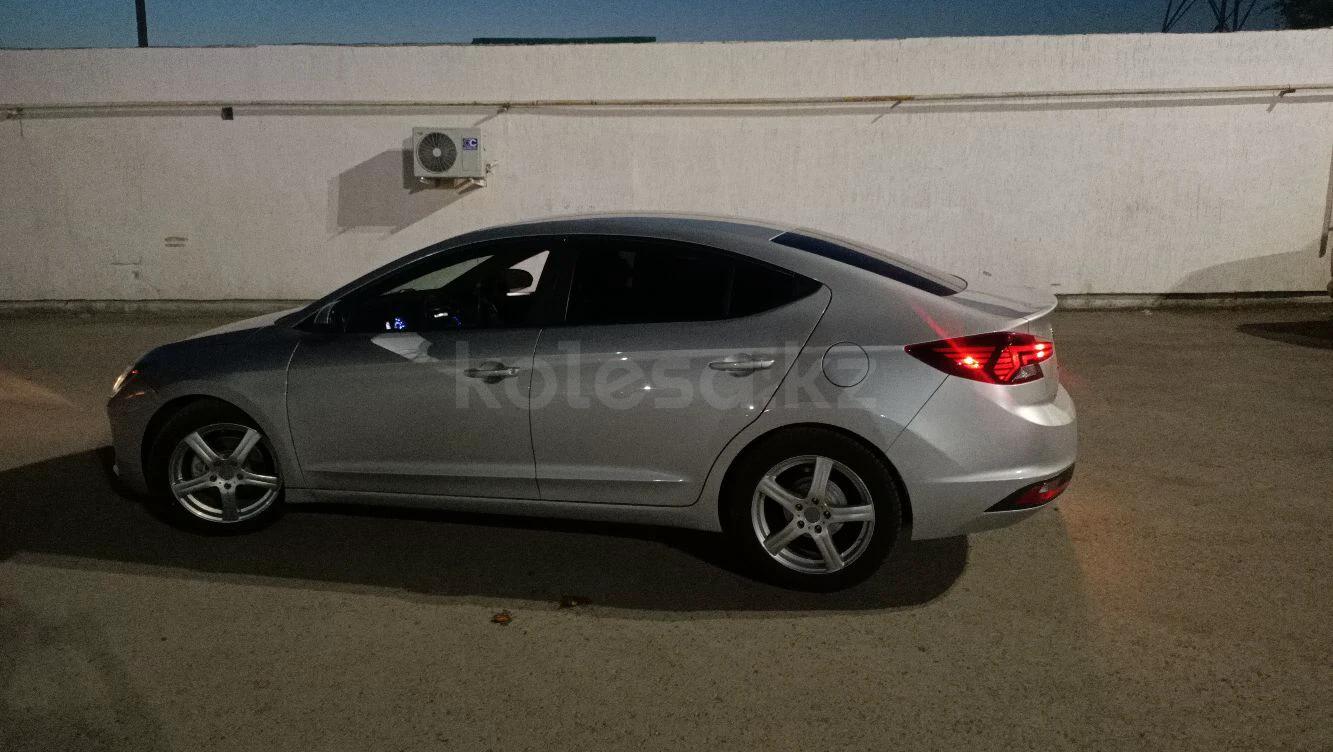 Hyundai Elantra 2019 г.