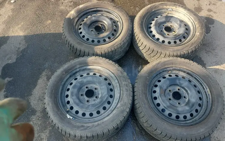 Шины зимние Bridgestone Blizzak 205/55R16 с Дисками на Toyota Avensisүшін140 000 тг. в Алматы