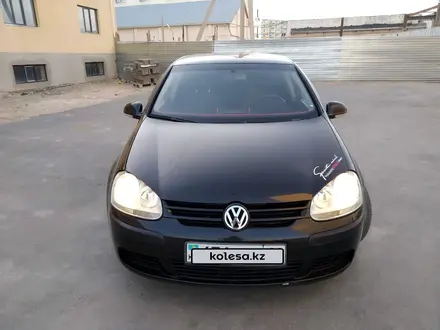 Volkswagen Golf 2004 года за 3 500 000 тг. в Актау – фото 3