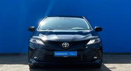 Toyota Camry 2018 года за 11 700 000 тг. в Алматы – фото 2