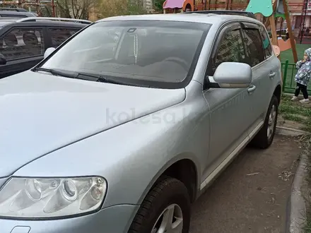 Volkswagen Touareg 2004 года за 4 500 000 тг. в Астана – фото 3