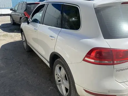 Volkswagen Touareg 2012 года за 15 000 000 тг. в Костанай – фото 2