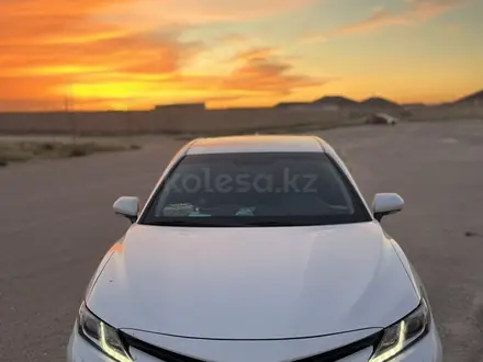 Toyota Camry 2018 года за 13 100 000 тг. в Актау – фото 4