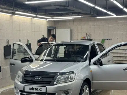 ВАЗ (Lada) Granta 2190 2013 года за 2 650 000 тг. в Уральск