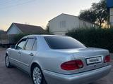 Mercedes-Benz E 280 1998 года за 2 400 000 тг. в Мерке – фото 5