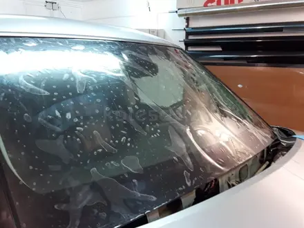 Антигравийная защита авто, тонировка, бронепленка на лобовое стекло в Актау