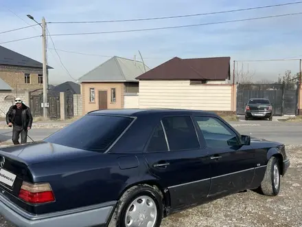 Mercedes-Benz E 220 1993 года за 2 200 000 тг. в Шымкент – фото 7