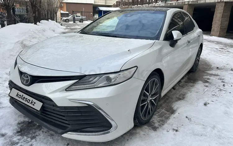 Toyota Camry 2022 года за 16 900 000 тг. в Астана