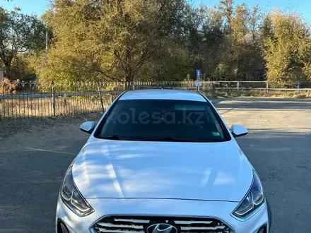 Hyundai Sonata 2019 года за 6 200 000 тг. в Уральск – фото 2