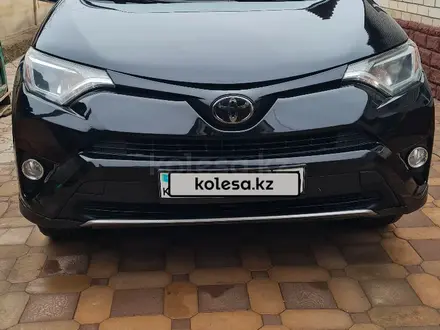 Toyota RAV4 2016 года за 12 000 000 тг. в Актобе