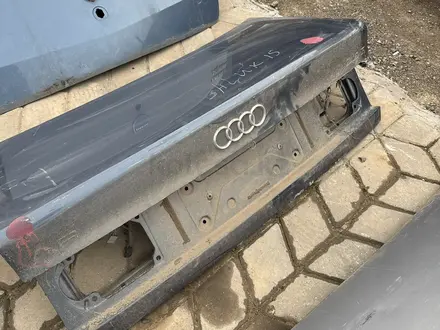 Крышка багажника Audi c4 седан за 2 777 тг. в Актобе