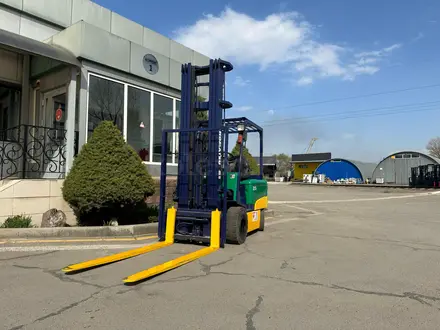 Komatsu  FB25 EX электро, 6.5 метра, 2.5 тонны 2010 года за 7 900 000 тг. в Алматы – фото 3