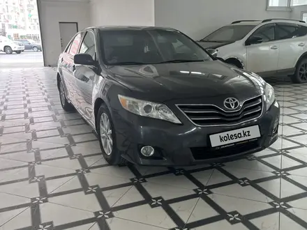 Toyota Camry 2010 года за 8 600 000 тг. в Атырау – фото 2