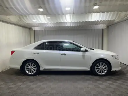 Toyota Camry 2014 года за 9 300 000 тг. в Алматы – фото 16