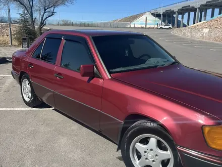 Mercedes-Benz E 230 1990 года за 2 200 000 тг. в Конаев (Капшагай)