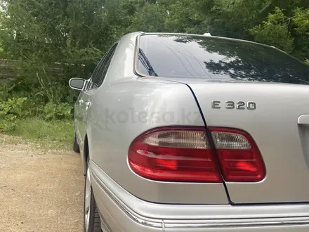 Mercedes-Benz E 320 2000 года за 5 250 000 тг. в Караганда – фото 4