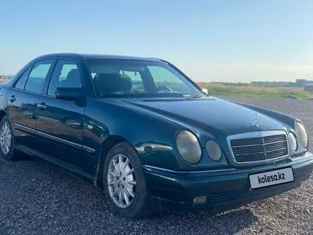 Mercedes-Benz E 230 1996 года за 2 200 000 тг. в Байсерке – фото 2