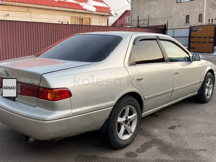 Toyota Camry 2000 года за 3 500 000 тг. в Алматы – фото 3