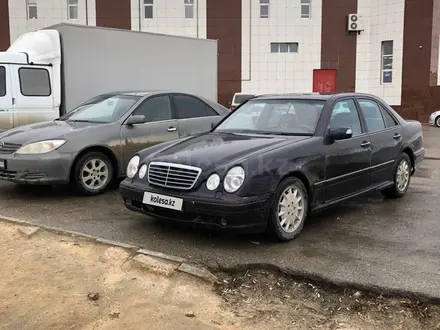 Mercedes-Benz E 320 1998 года за 2 900 000 тг. в Актау – фото 4