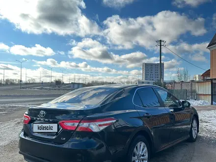 Toyota Camry 2018 года за 11 200 000 тг. в Астана – фото 3