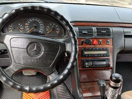 Mercedes-Benz E 320 1996 года за 3 000 000 тг. в Шымкент – фото 13